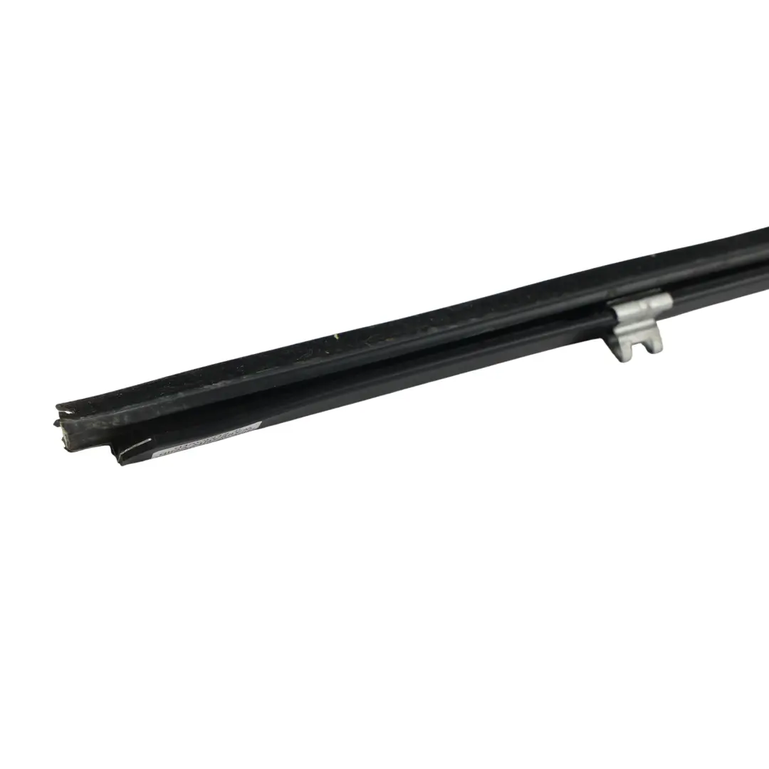 Tür Hinten Dichtungsleiste Links für Range Rover Sport L320 mit Teilenummer CGE000932 Range Rover Sport L320 Tür Hinten Dichtungsleiste Links - SKU CGE000932 - Teilenummer CGE000932