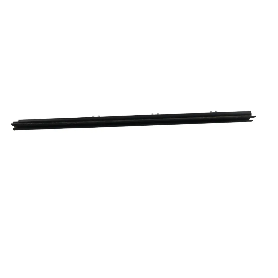 Guarnizione Porta Posteriore Sinistra per Range Rover Sport L320 con numero di parte CGE000932 Range Rover Sport L320 Guarnizione Porta Posteriore Sinistra - SKU CGE000932 - Numero di parte CGE000932