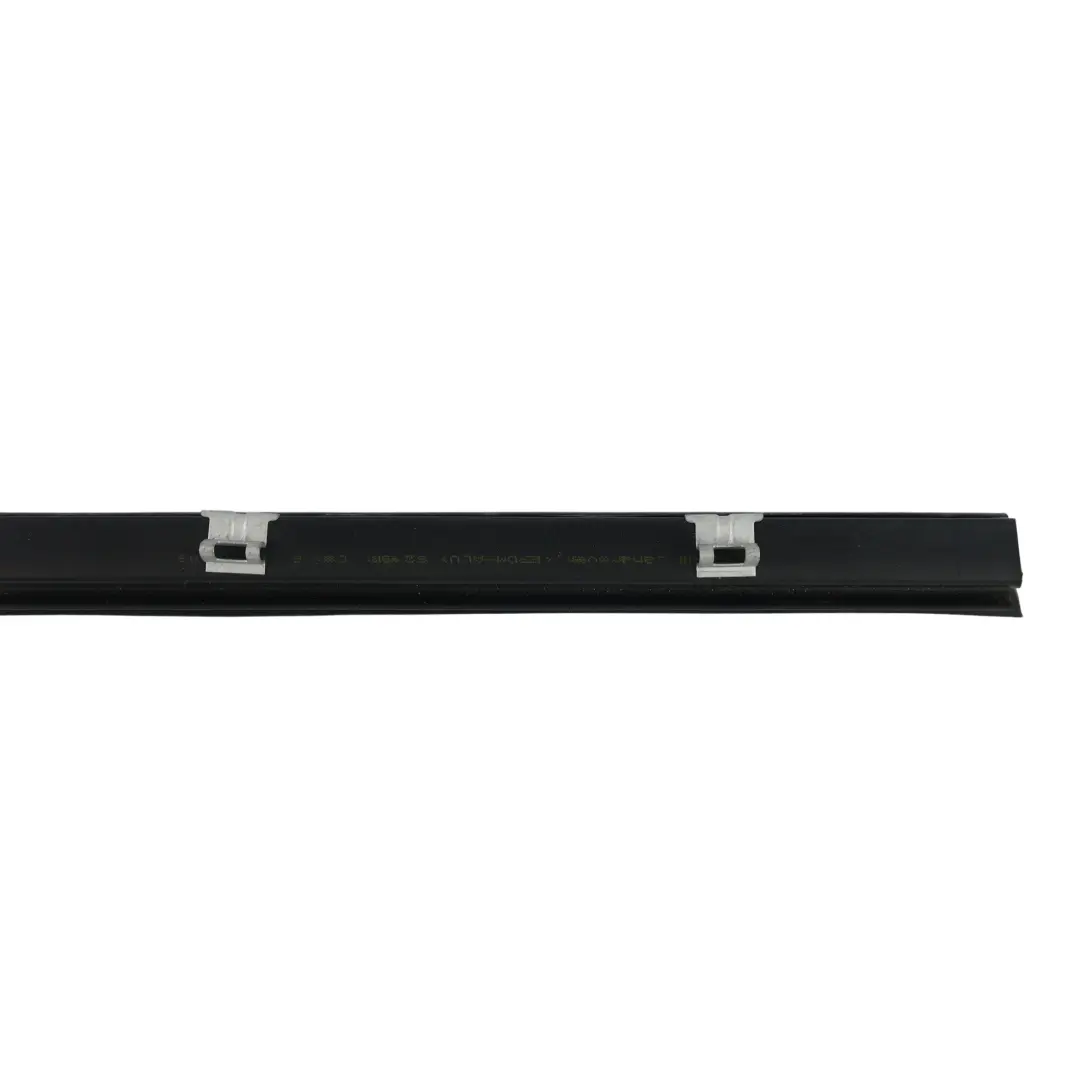 Guarnizione Porta Posteriore Sinistra per Range Rover Sport L320 con numero di parte CGE000932 Range Rover Sport L320 Guarnizione Porta Posteriore Sinistra - SKU CGE000932 - Numero di parte CGE000932