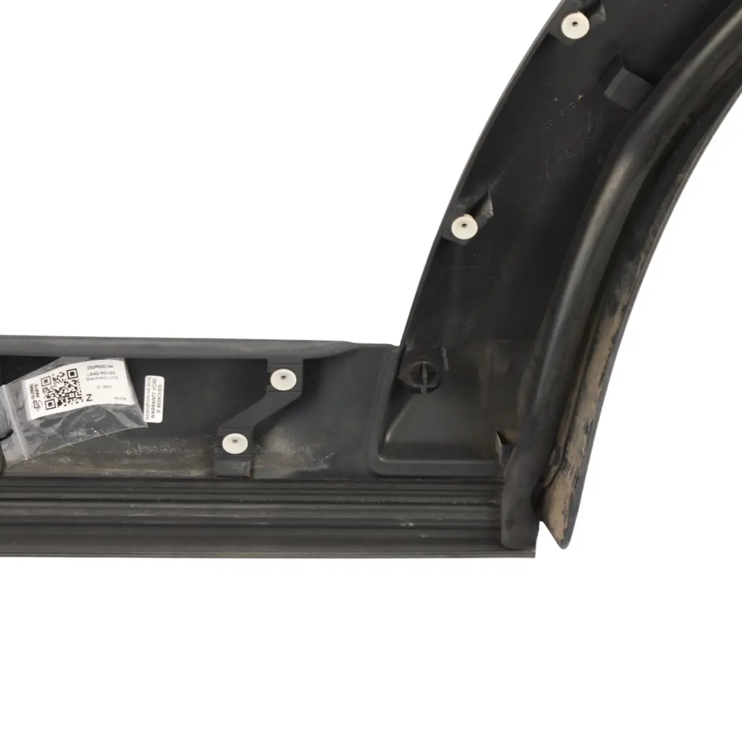 Whell Arch Cover Moulding Right O/S to Land Rover Discovery 4 L319 Rear with Part number DGP000144 Land Rover Discovery 4 L319 Rear Whell Arch Cover Moulding Right O/S - SKU DGP000144 - Part number DGP000144