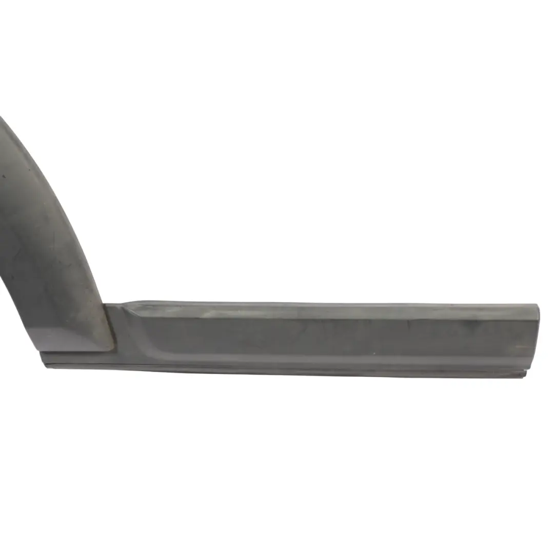 Whell Arch Cover Moulding Right O/S to Land Rover Discovery 4 L319 Rear with Part number DGP000144 Land Rover Discovery 4 L319 Rear Whell Arch Cover Moulding Right O/S - SKU DGP000144 - Part number DGP000144