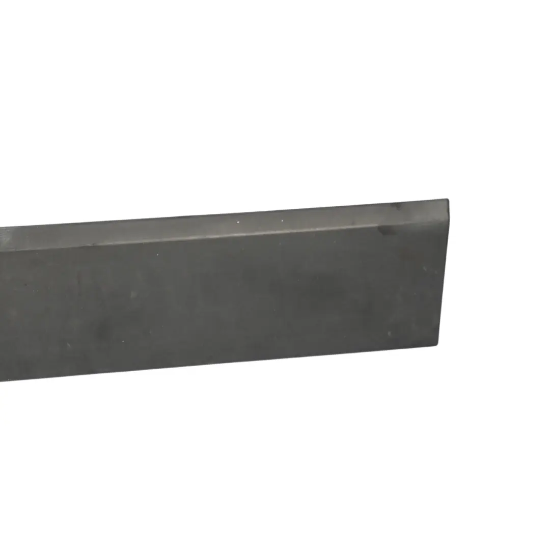 Trim Moulding External Lower to Land Rover Discovery 3 L319 Tailgate with Part number DGP000184 Land Rover Discovery 3 L319 Tailgate Trim Moulding External Lower - SKU DGP000184 - Part number DGP000184