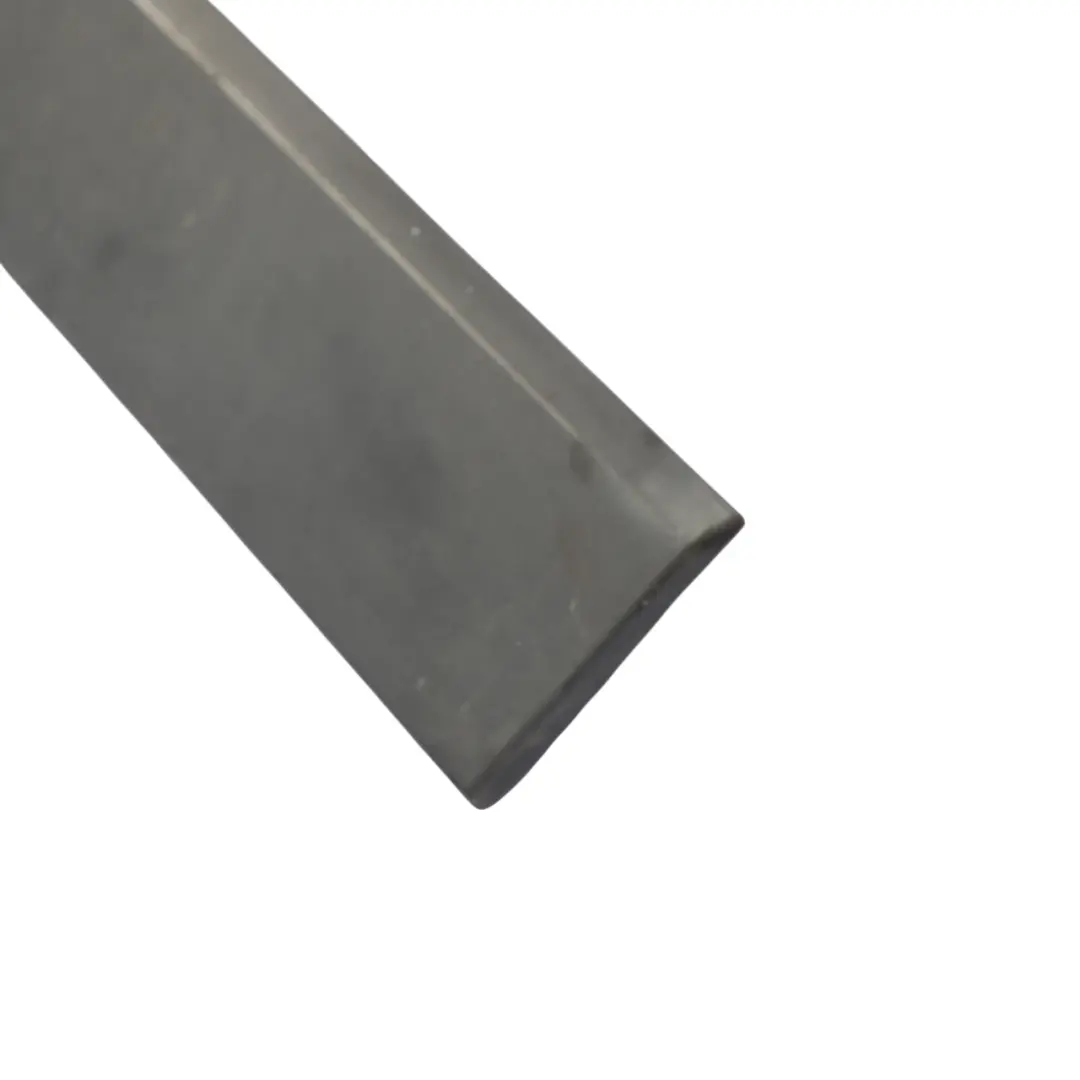 Land Rover Discovery 3 L319 Tailgate Trim Moulding External Lower - SKU DGP000184 - Part number DGP000184