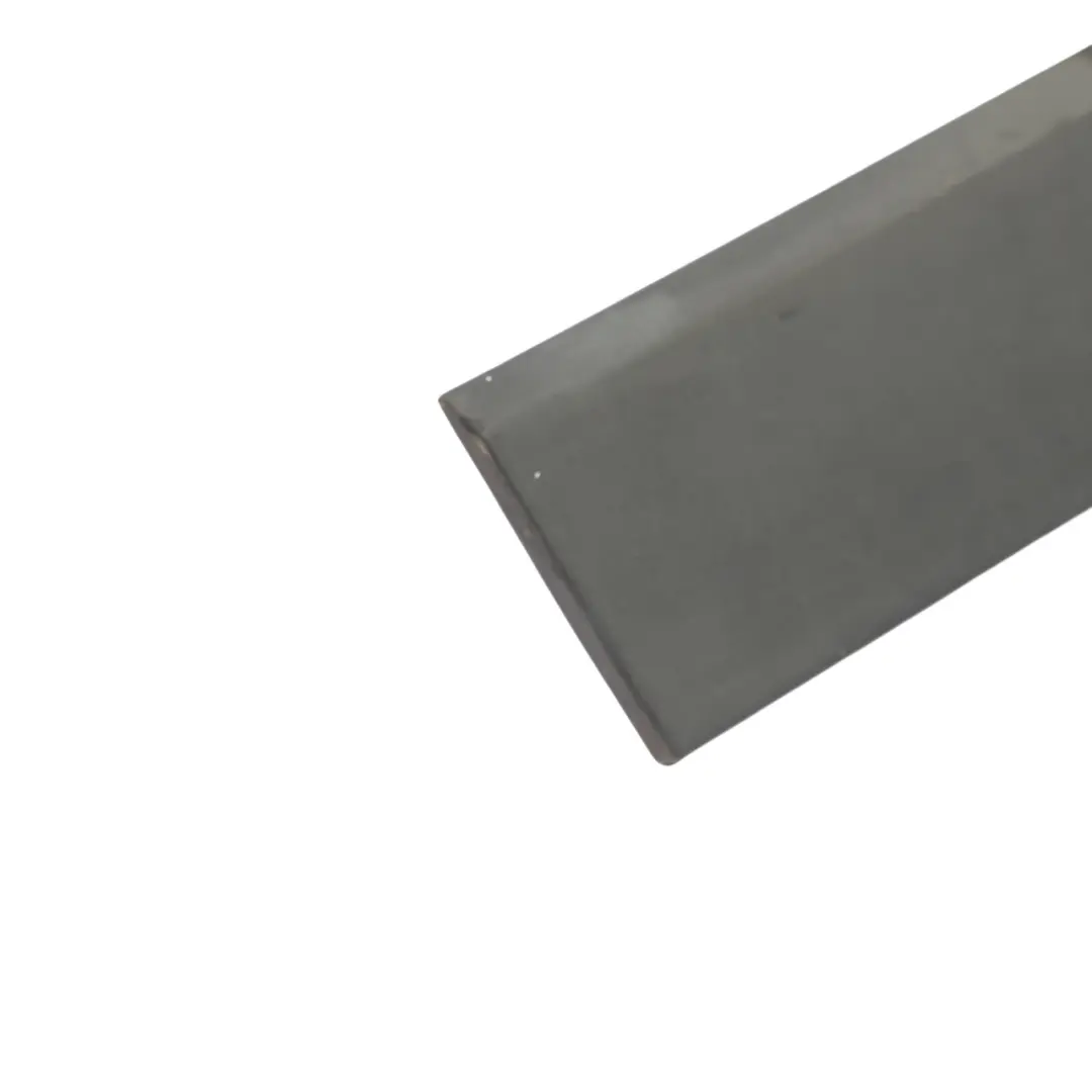 Trim Moulding External Lower to Land Rover Discovery 3 L319 Tailgate with Part number DGP000184 Land Rover Discovery 3 L319 Tailgate Trim Moulding External Lower - SKU DGP000184 - Part number DGP000184