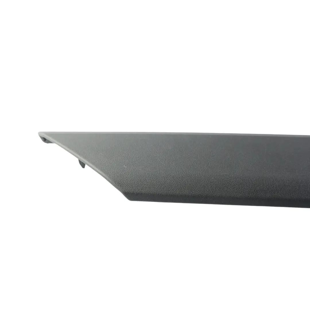 Moldura Puerta Trasera Izquierda para Range Rover Sport L494 con número de pieza DK62-27421-A Range Rover Sport L494 Moldura Puerta Trasera Izquierda - SKU DK62-27421-A - Número de pieza DK62-27421-A