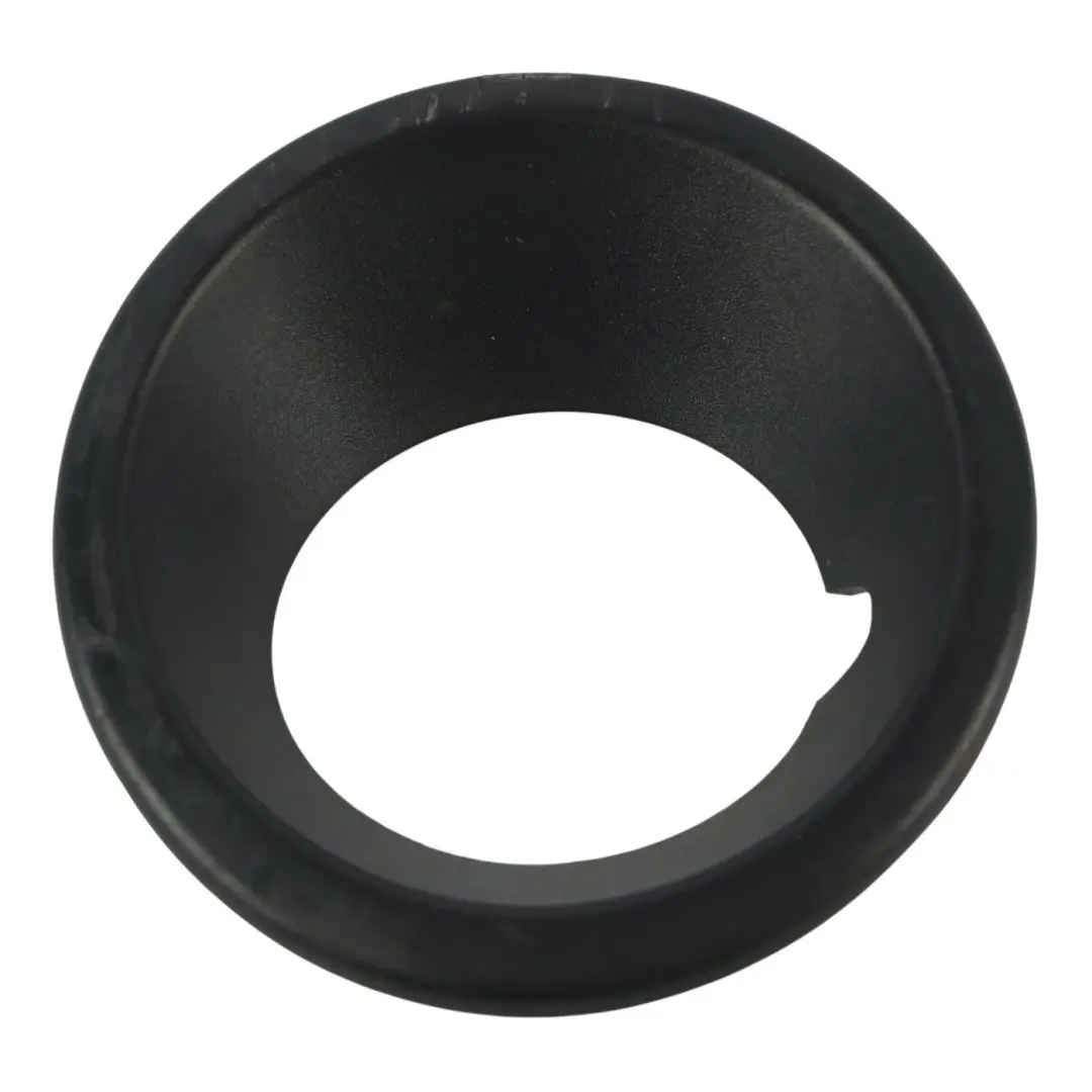 Cornice Fendinebbia Anteriore Sinistro per Land Rover Discovery 3 L319 con numero di parte DXB500051 Land Rover Discovery 3 L319 Cornice Fendinebbia Anteriore Sinistro - SKU DXB500051-1 - Numero di parte DXB500051
