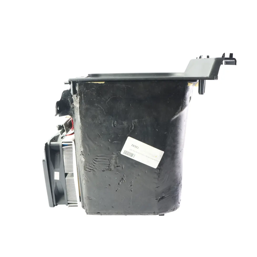 Frigo Console Centrale Posteriore per Land Rover Discovery 3 L319 con numero di parte FJB500330PVJ Land Rover Discovery 3 L319 Frigo Console Centrale Posteriore - SKU FJB500330PVJ - Numero di parte FJB500330PVJ