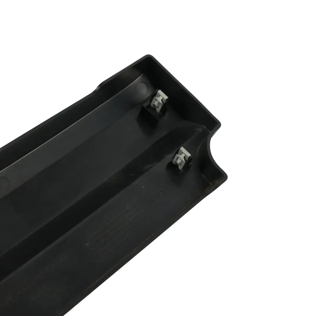 Copertura Plastica Cablaggio Sedile per Land Rover Discovery 3 L319 con numero di parte HJR500010 Land Rover Discovery 3 L319 Copertura Plastica Cablaggio Sedile - SKU HJR500010 - Numero di parte HJR500010