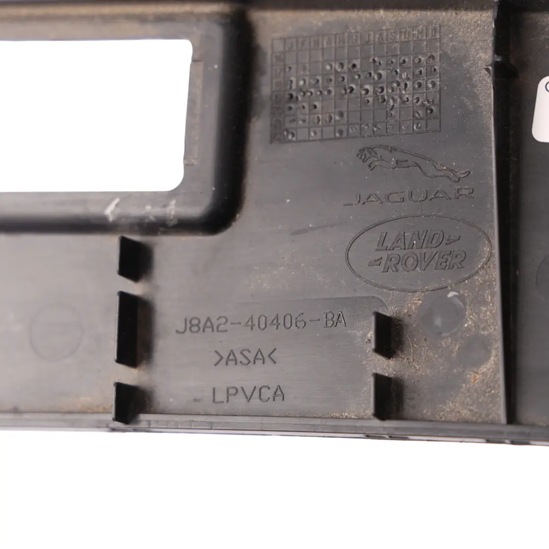 Land Rover Range Rover Velar L560 Enjoliveur Éclairage Plaque Noir - SKU J8A2-40406-BA - Numéro de pièce J8A2-40406-BA