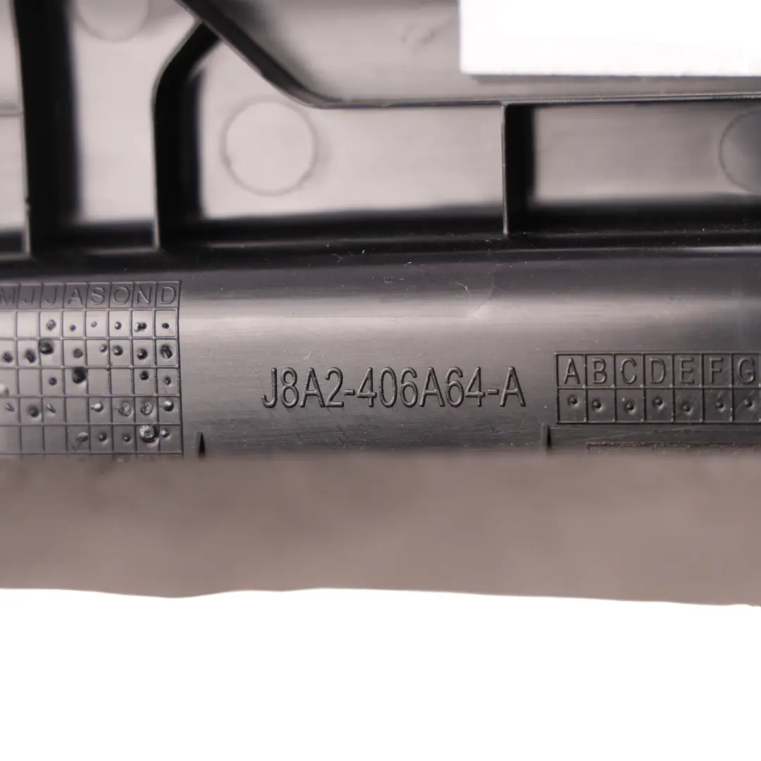 Batticalcagno Bagagliaio per Land Rover Range Rover Velar L560 con numero di parte J8A2-406A64-A Land Rover Range Rover Velar L560 Batticalcagno Bagagliaio - SKU J8A2-406A64-A - Numero di parte J8A2-406A64-A