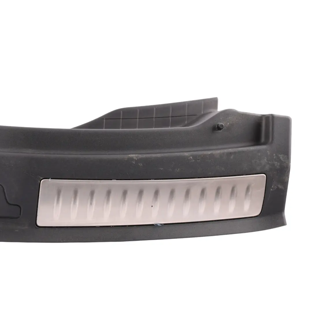 Land Rover Range Rover Velar L560 Plaque Protection Coffre Arrière - SKU J8A2-406A64-A - Numéro de pièce J8A2-406A64-A