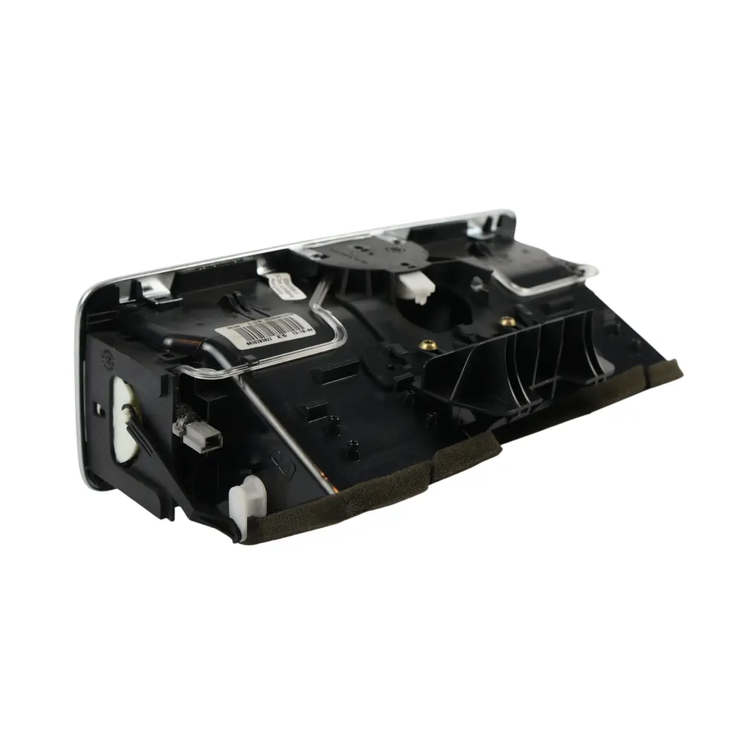 Kratka Nawiewu Środkowa Przełącznik Zamka do Range Rover L322 o numerze JBD000022PUY Range Rover L322 Kratka Nawiewu Środkowa Przełącznik Zamka - SKU JBD000022PUY - Numer Części JBD000022PUY