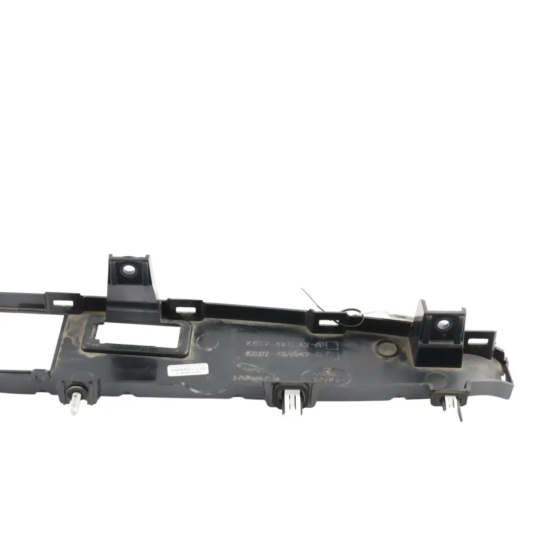 Soporte Cámara Luz Matrícula Portón para Range Rover Evoque L551 con número de pieza K8D2-404C42-A Range Rover Evoque L551 Soporte Cámara Luz Matrícula Portón - SKU K8D2-404C42-A - Número de pieza K8D2-404C42-A