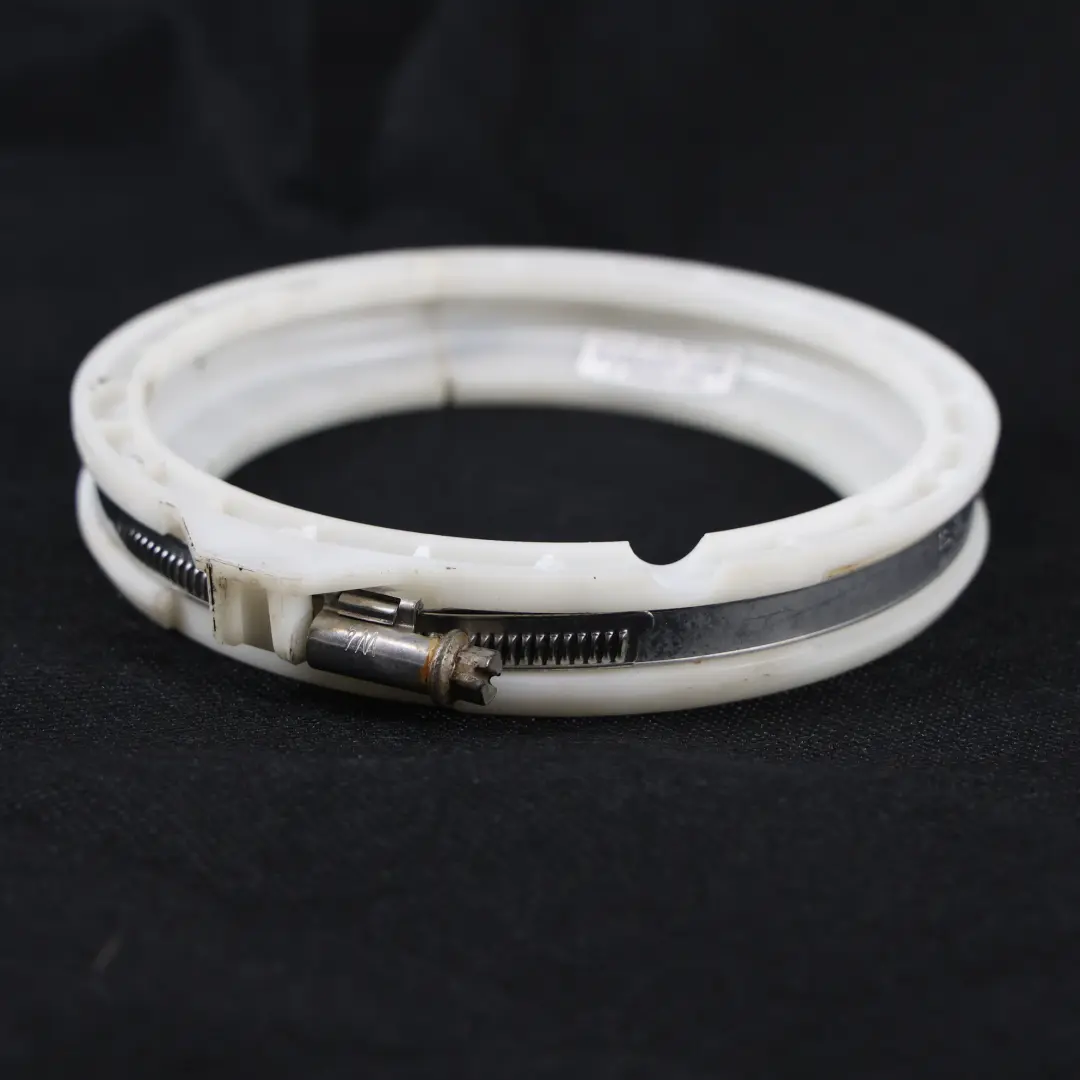 Anillo Retención Depósito Combustible para Land Rover Range Rover Sport L320 con número de pieza LR013771 Land Rover Range Rover Sport L320 Anillo Retención Depósito Combustible - SKU LR013771 - Número de pieza LR013771