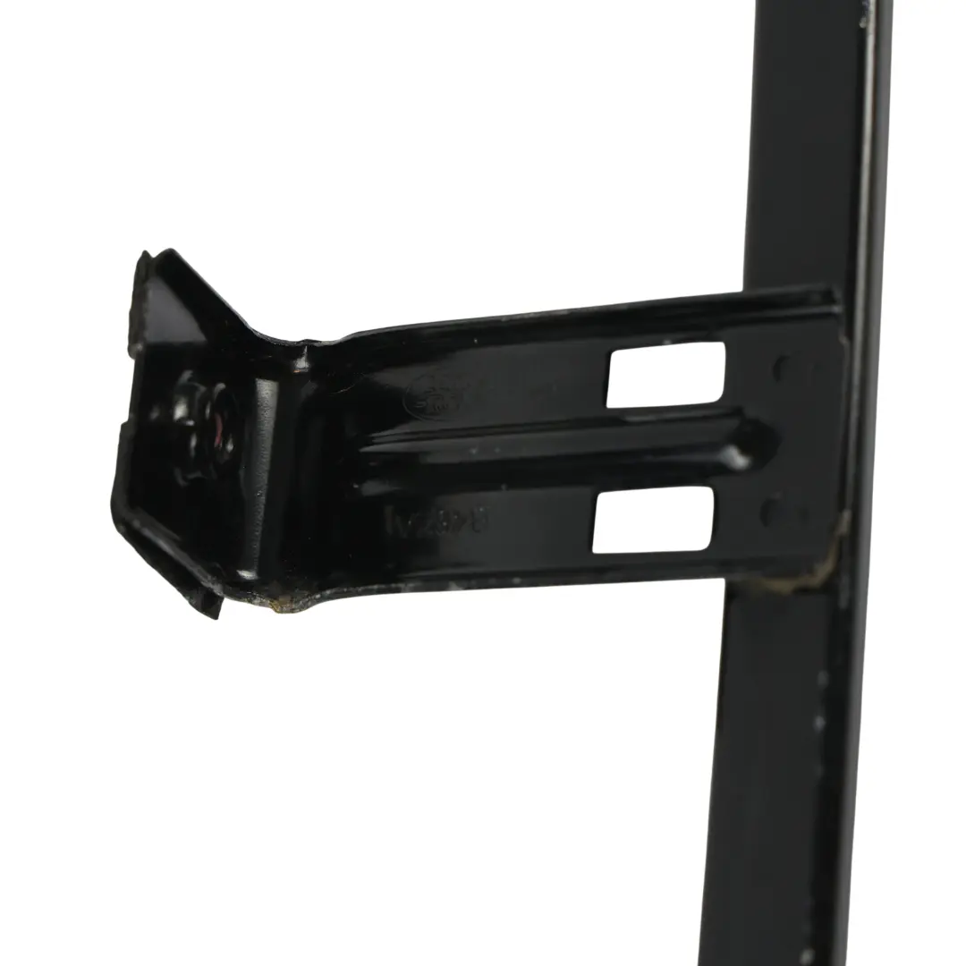 Land Rover Discovery L319 Guide Vitre Porte Avant Droit 5H22-21458-CD - SKU LR024084 - Numéro de pièce LR024084