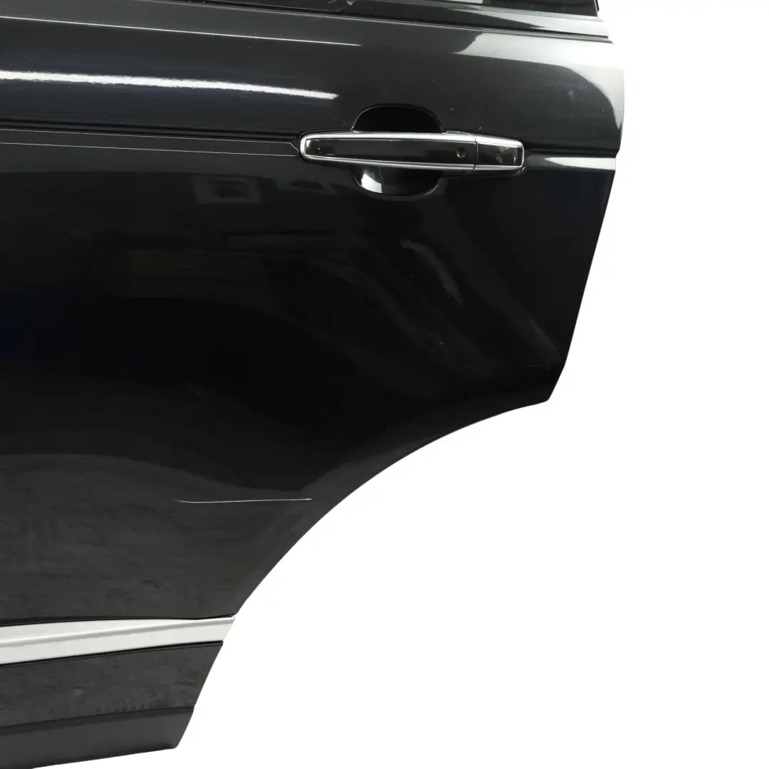 Panel Cobertura Puerta Trasera Izquierda Negro Santorini para Range Rover L405 con número de pieza LR036403 Range Rover L405 Panel Cobertura Puerta Trasera Izquierda Negro Santorini - SKU LR036403-SAB - Número de pieza LR036403