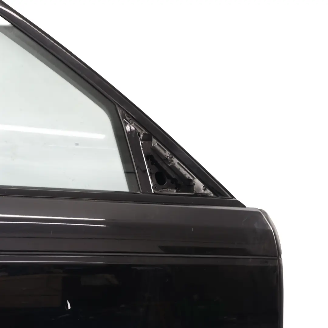 Porta Anteriore Destra Nero Santorini 820 per Range Rover Sport L494 con numero di parte LR044226 Range Rover Sport L494 Porta Anteriore Destra Nero Santorini 820 - SKU LR044226-SAB - Numero di parte LR044226