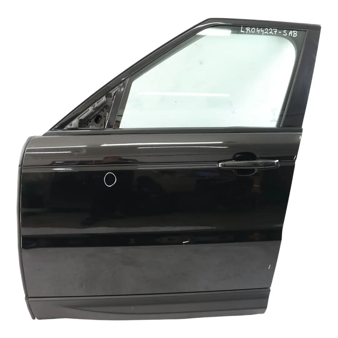 Puerta Delantera Izquierda Negro Santorini 820 para Range Rover Sport L494 con número de pieza LR044227 Range Rover Sport L494 Puerta Delantera Izquierda Negro Santorini 820 - SKU LR044227-SAB - Número de pieza LR044227