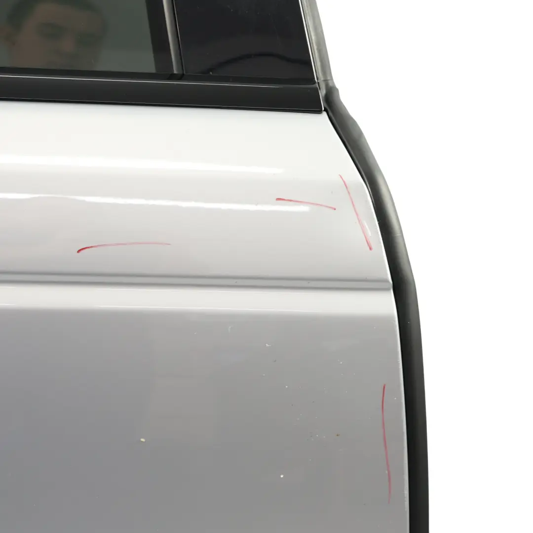 Porta Posteriore Destra Argento Hakuba 2459 per Range Rover Sport L494 con numero di parte LR044228 Range Rover Sport L494 Porta Posteriore Destra Argento Hakuba 2459 - SKU LR044228-HSI - Numero di parte LR044228