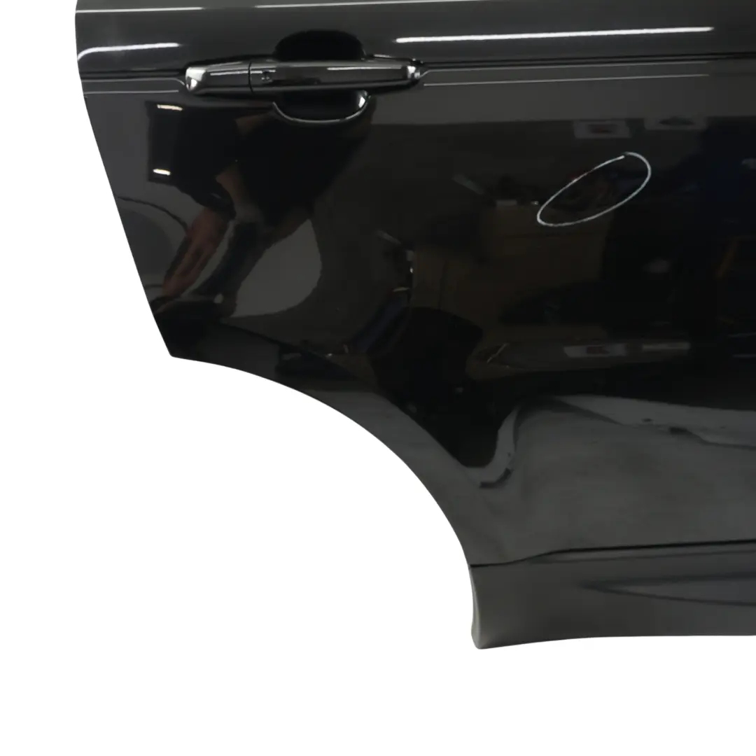 Puerta Trasera Derecha Negro Santorini 820 para Range Rover Sport L494 con número de pieza LR044228 Range Rover Sport L494 Puerta Trasera Derecha Negro Santorini 820 - SKU LR044228-SAB - Número de pieza LR044228