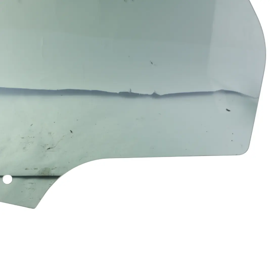 Vetro Finestrino Posteriore Sinistro FK72-25713-AA per Land Rover Discovery L550 con numero di parte LR058835 Land Rover Discovery L550 Vetro Finestrino Posteriore Sinistro FK72-25713-AA - SKU LR058835 - Numero di parte LR058835