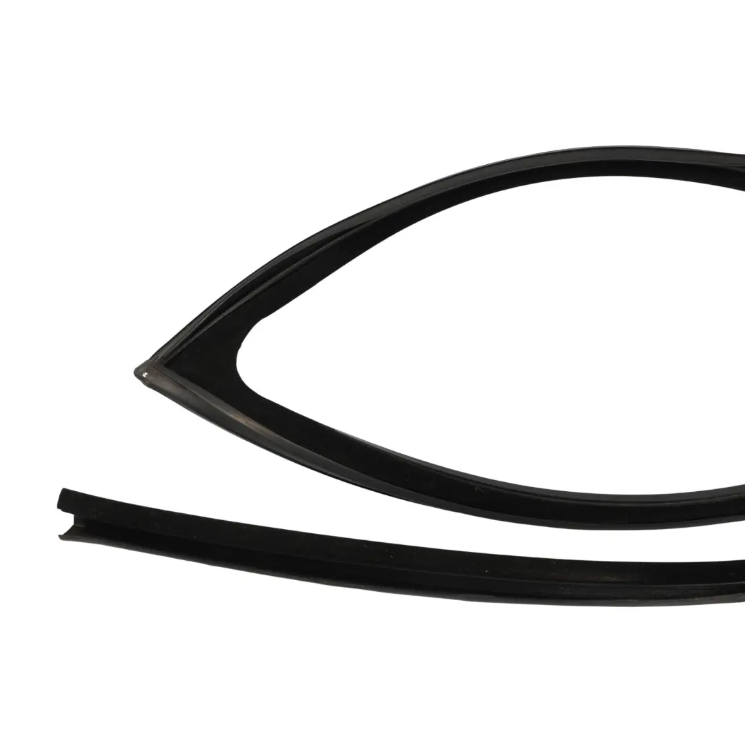 Guarnizione Vetro Porta Ant. Destra FK72-21596-AB per Land Rover Sport L550 con numero di parte LR076970 Land Rover Sport L550 Guarnizione Vetro Porta Ant. Destra FK72-21596-AB - SKU LR076970 - Numero di parte LR076970