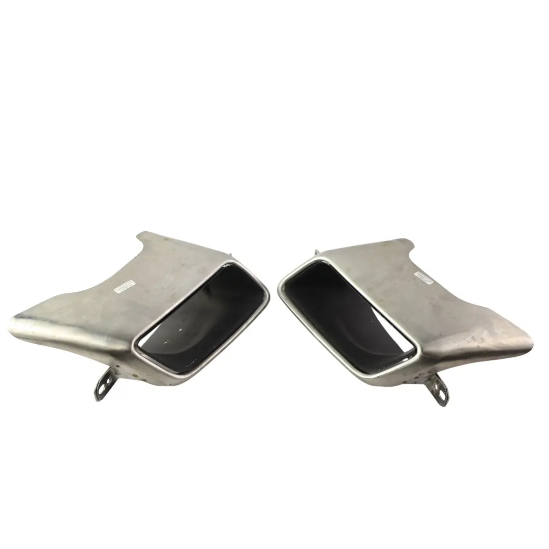 Set Finiture Scarico Sinistro Destro LR104743 LR104742 per Range Rover L494 con numero di parte LR104743-SET Range Rover L494 Set Finiture Scarico Sinistro Destro LR104743 LR104742 - SKU LR104743-SET - Numero di parte LR104743-SET