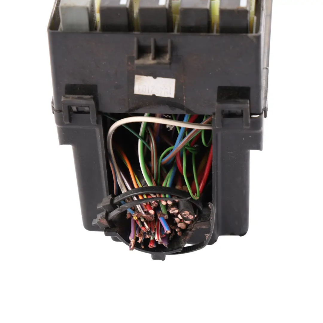 Under Bonnet Fuse Box Realy Unit to Land Rover Discovery 4 L319 with Part number GH22-14290-EPC Land Rover Discovery 4 L319 Under Bonnet Fuse Box Realy Unit - SKU RHD-GH22-14290-EPC - Part number GH22-14290-EPC