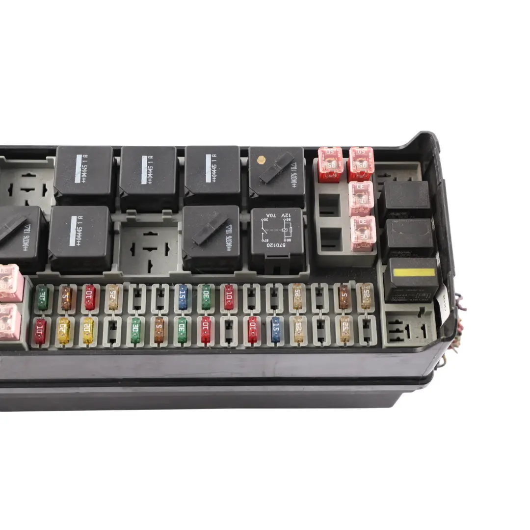 Land Rover Discovery 3 L319 Fuse Box Relay Control Module YPP500080 - SKU RHD-YPW500050 - Part number YPW500050
