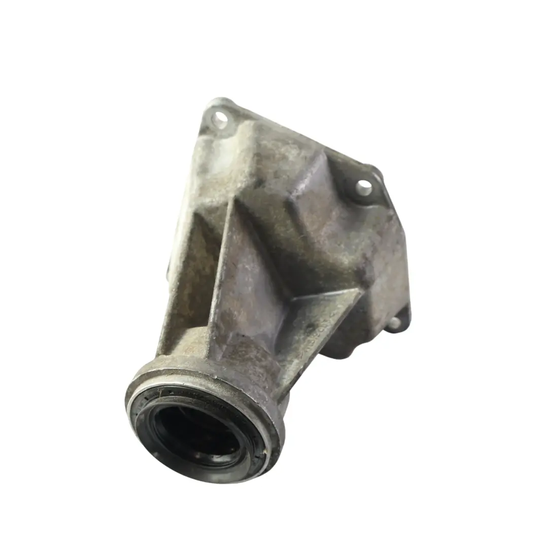 Differential Mount Bracket Housing to Range Rover L322 with Part number TAU500130 Range Rover L322 Differential Mount Bracket Housing - SKU TAU500130-1 - Part number TAU500130