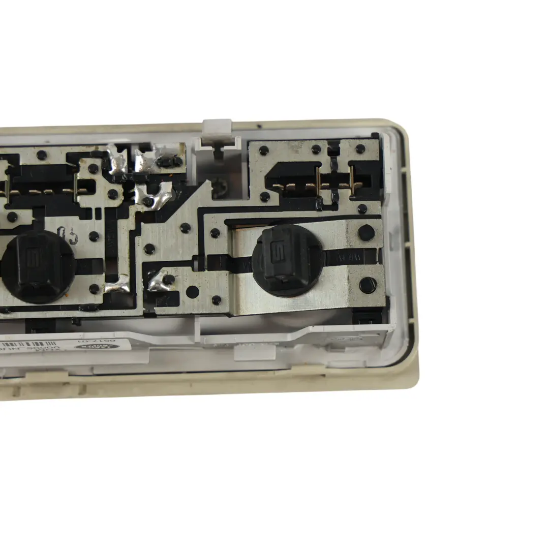 Luz Interior Cortesía Lectura XDM00005NUG para Range Rover L322 con número de pieza XDM000051NUG Range Rover L322 Luz Interior Cortesía Lectura XDM00005NUG - SKU XDM000051NUG - Número de pieza XDM000051NUG