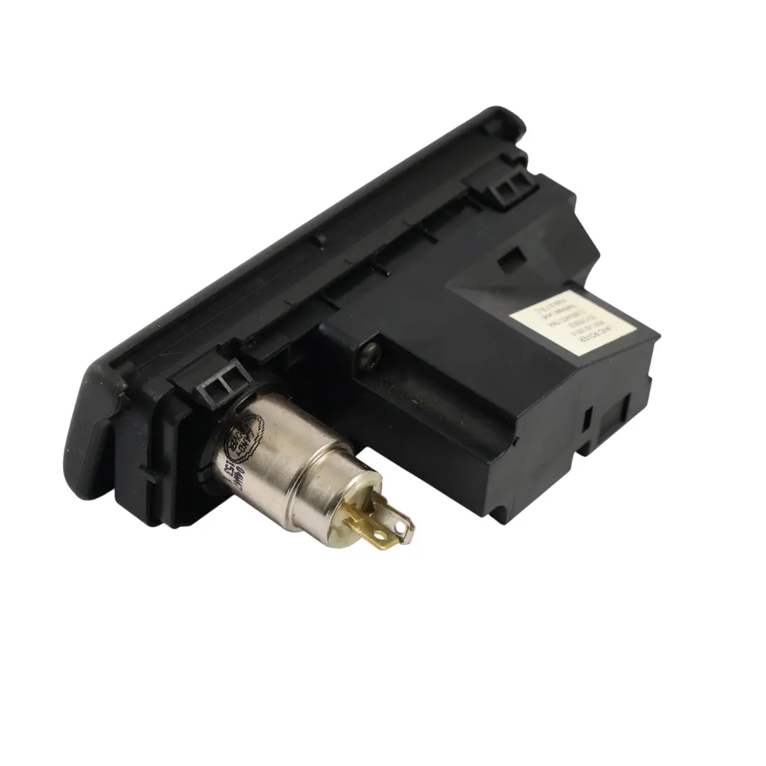 Panneau Console Centrale Arrière Prise Aux 12V pour Land Rover à propos du numéro de pièce XVO500020 Land Rover Panneau Console Centrale Arrière Prise Aux 12V - SKU XVO500020 - Numéro de pièce XVO500020