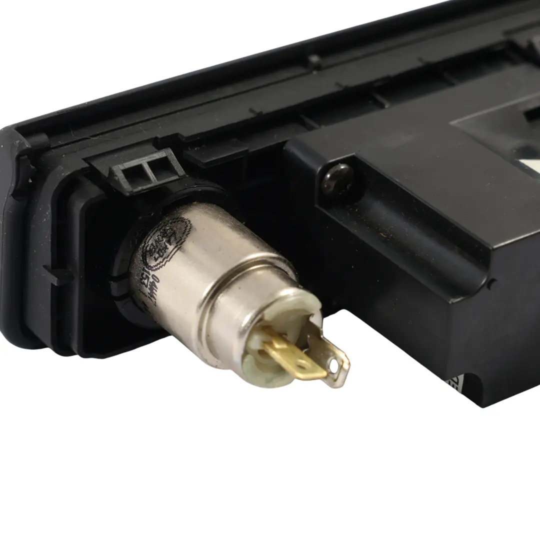 Land Rover Panneau Console Centrale Arrière Prise Aux 12V - SKU XVO500020 - Numéro de pièce XVO500020