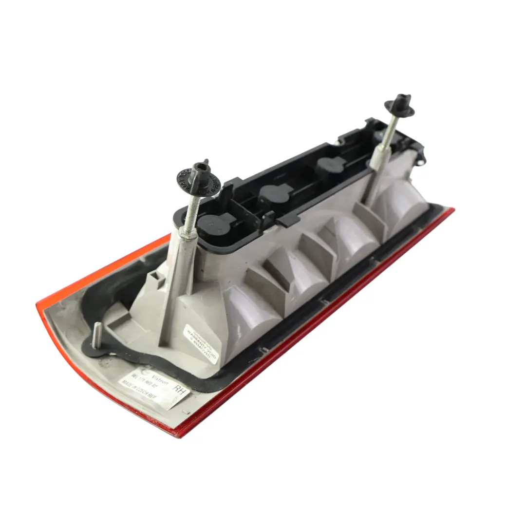 Luz Trasera Derecha Panel Lateral para Ford Transit MK7 con número de pieza 1435880 Ford Transit MK7 Luz Trasera Derecha Panel Lateral - SKU 1435880-1 - Número de pieza 1435880