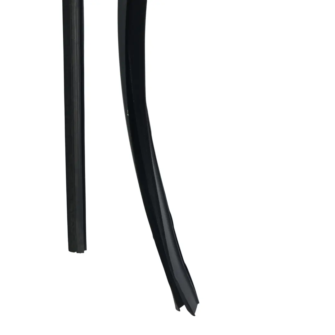 MK4 Guarnizione Vetro Porta Posteriore Sinistra BS71-N25825-AJ per Ford Mondeo con numero di parte 1777857 Ford Mondeo MK4 Guarnizione Vetro Porta Posteriore Sinistra BS71-N25825-AJ - SKU 1777857 - Numero di parte 1777857