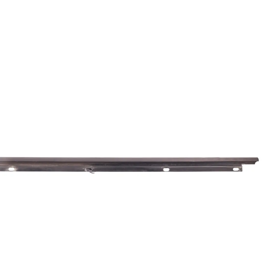 Mk5 Junta Ventana Puerta Delantera Izquierda para Volkswagen Golf con número de pieza 1K3837477D Volkswagen Golf Mk5 Junta Ventana Puerta Delantera Izquierda - SKU 1K3837477D - Número de pieza 1K3837477D