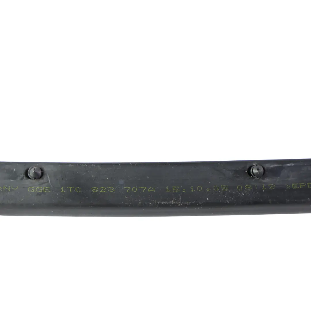 2K Junta Goma Capó Izquierda para Volkswagen Caddy con número de pieza 1T0823707A Volkswagen Caddy 2K Junta Goma Capó Izquierda - SKU 1T0823707A - Número de pieza 1T0823707A