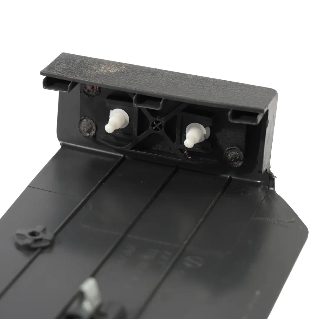 Sitzverkleidung Blende Schwarz Vorne Links für Volkswagen Touran 1T mit Teilenummer 1T0881457G Volkswagen Touran 1T Sitzverkleidung Blende Schwarz Vorne Links - SKU 1T0881457G - Teilenummer 1T0881457G
