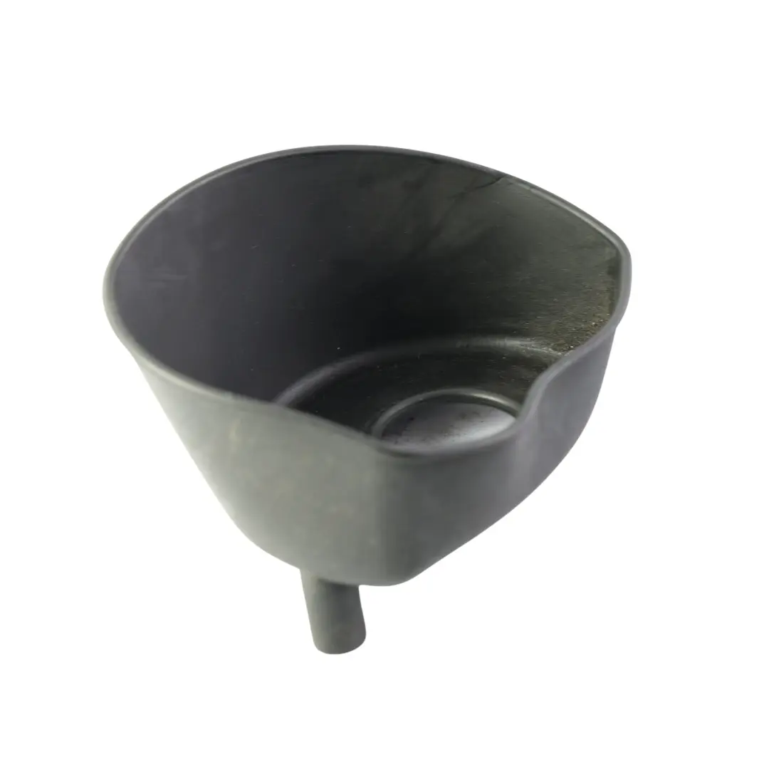 2K Pannello Copertura Imbuto Tubo Riempimento AdBlue per Volkswagen Caddy con numero di parte 2K5131253 Volkswagen Caddy 2K Pannello Copertura Imbuto Tubo Riempimento AdBlue - SKU 2K5131253 - Numero di parte 2K5131253