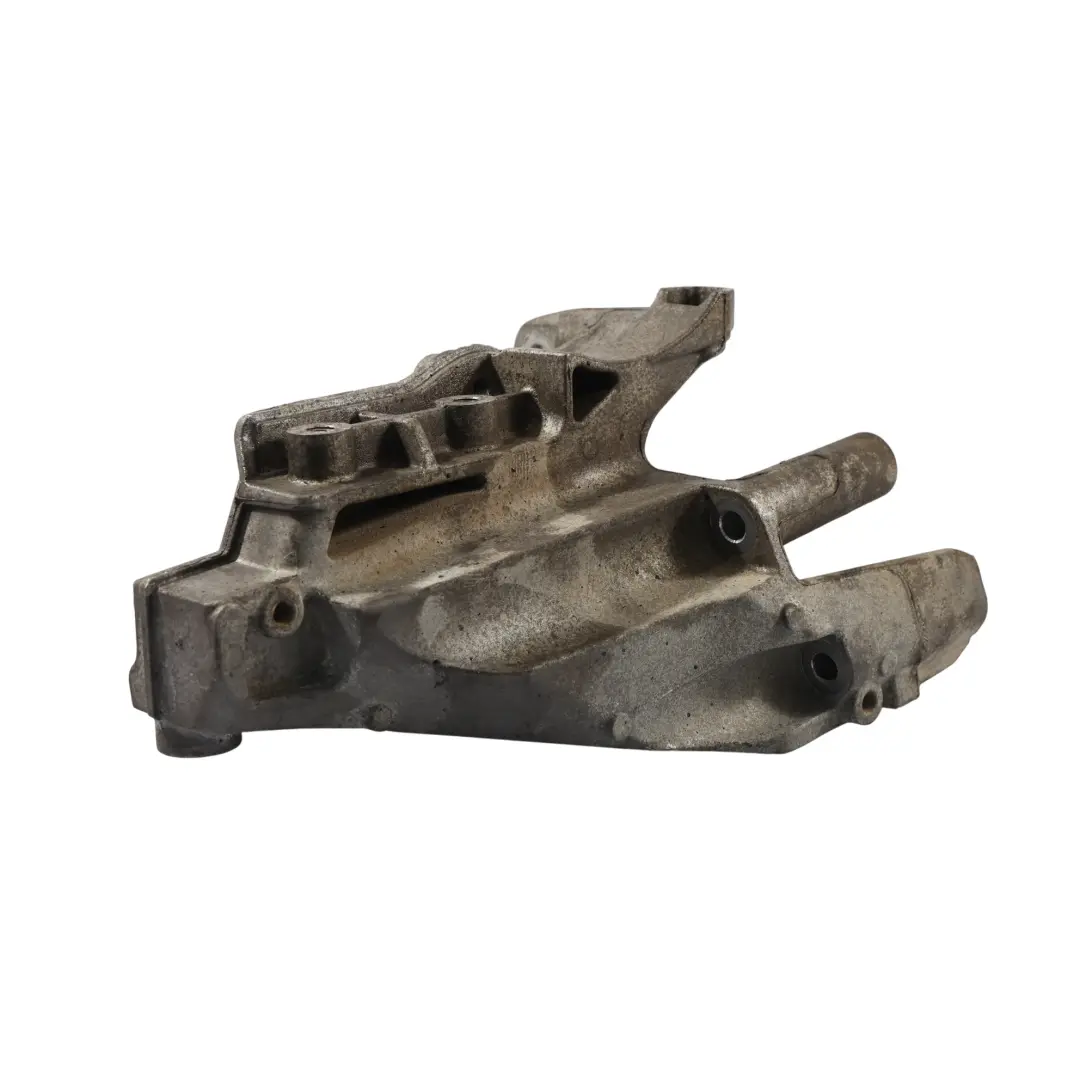Uchwyt Mocowania Półosi Prawy do Volkswagen Crafter Sy o numerze 2N0407104C Volkswagen Crafter Sy Uchwyt Mocowania Półosi Prawy - SKU 2N0407104C - Numer Części 2N0407104C