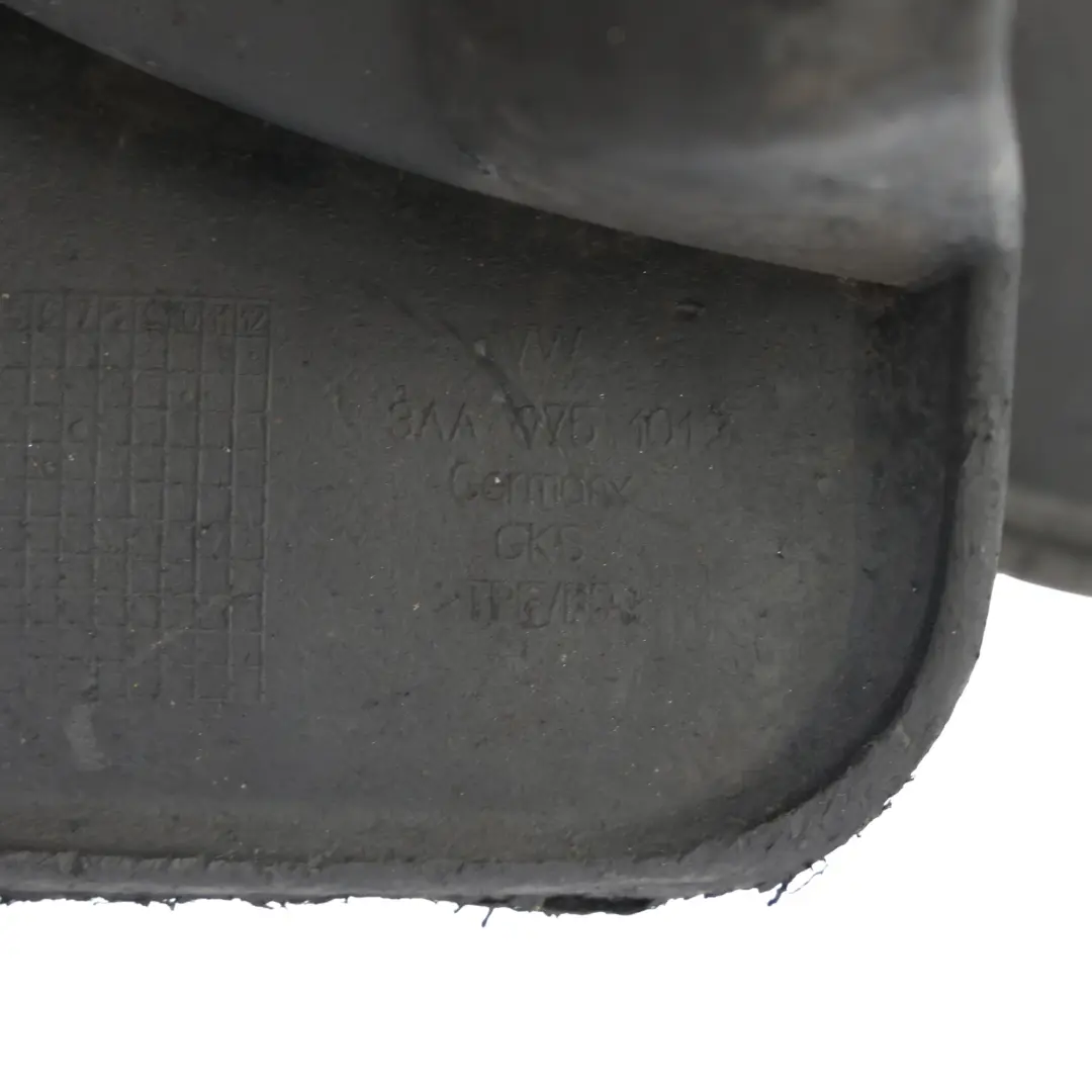 Guardabarros Trasero Izquierdo Derecho para Volkswagen Passat B7 Estate con número de pieza 3AA075101 Volkswagen Passat B7 Estate Guardabarros Trasero Izquierdo Derecho - SKU 3AA075101 - Número de pieza 3AA075101