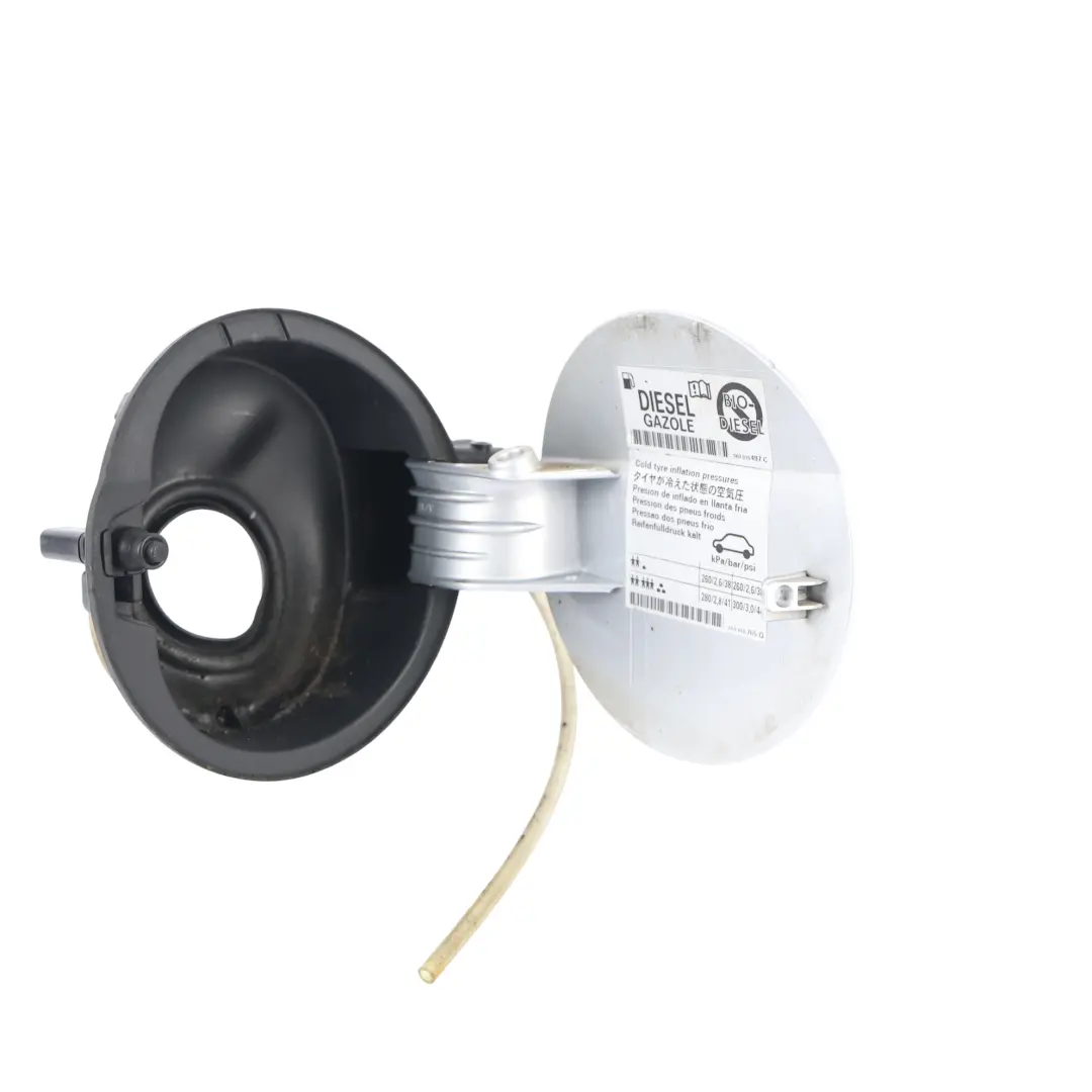 Klapka Wlewu Paliwa Reflex Silver A7W do Volkswagen Passat B7 o numerze 3AF809857 Volkswagen Passat B7 Klapka Wlewu Paliwa Reflex Silver A7W - SKU 3AF809857-RES - Numer Części 3AF809857