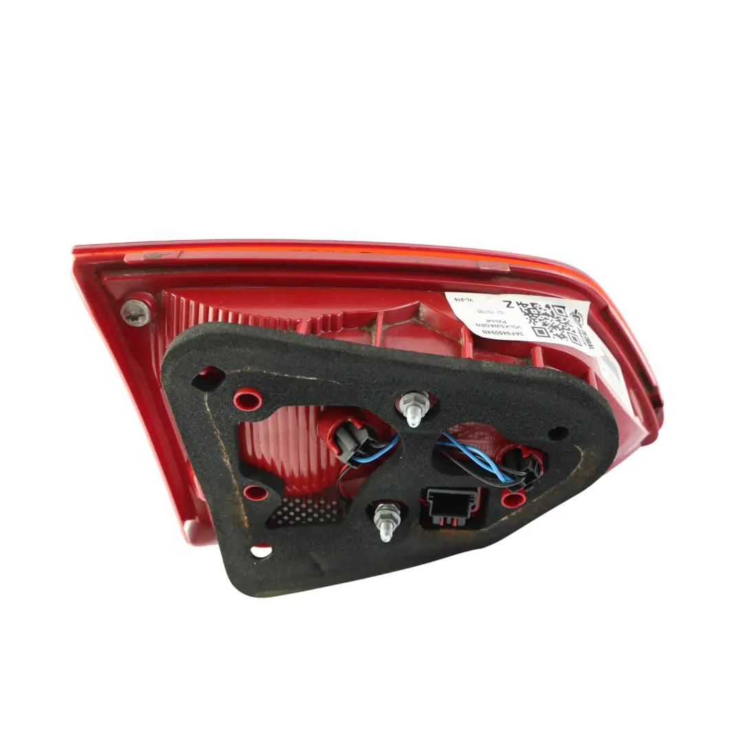 Luz Trasera Interior Derecha para Volkswagen Passat B7 Estate con número de pieza 3AF945094B Volkswagen Passat B7 Estate Luz Trasera Interior Derecha - SKU 3AF945094B - Número de pieza 3AF945094B