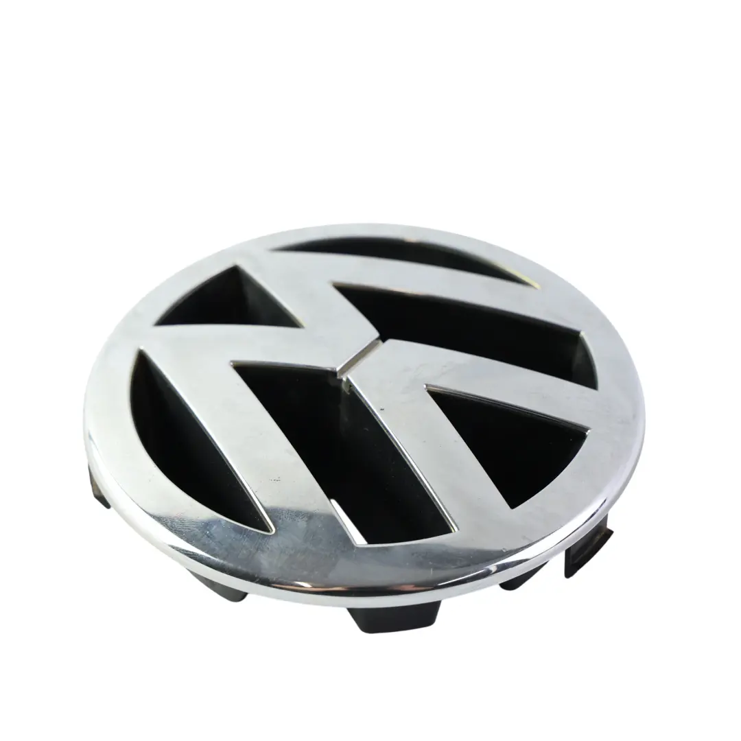MK3 Passat B5 Emblema Griglia Anteriore Cromato per Volkswagen Caddy con numero di parte 3B0853601C Volkswagen Caddy MK3 Passat B5 Emblema Griglia Anteriore Cromato - SKU 3B0853601C - Numero di parte 3B0853601C