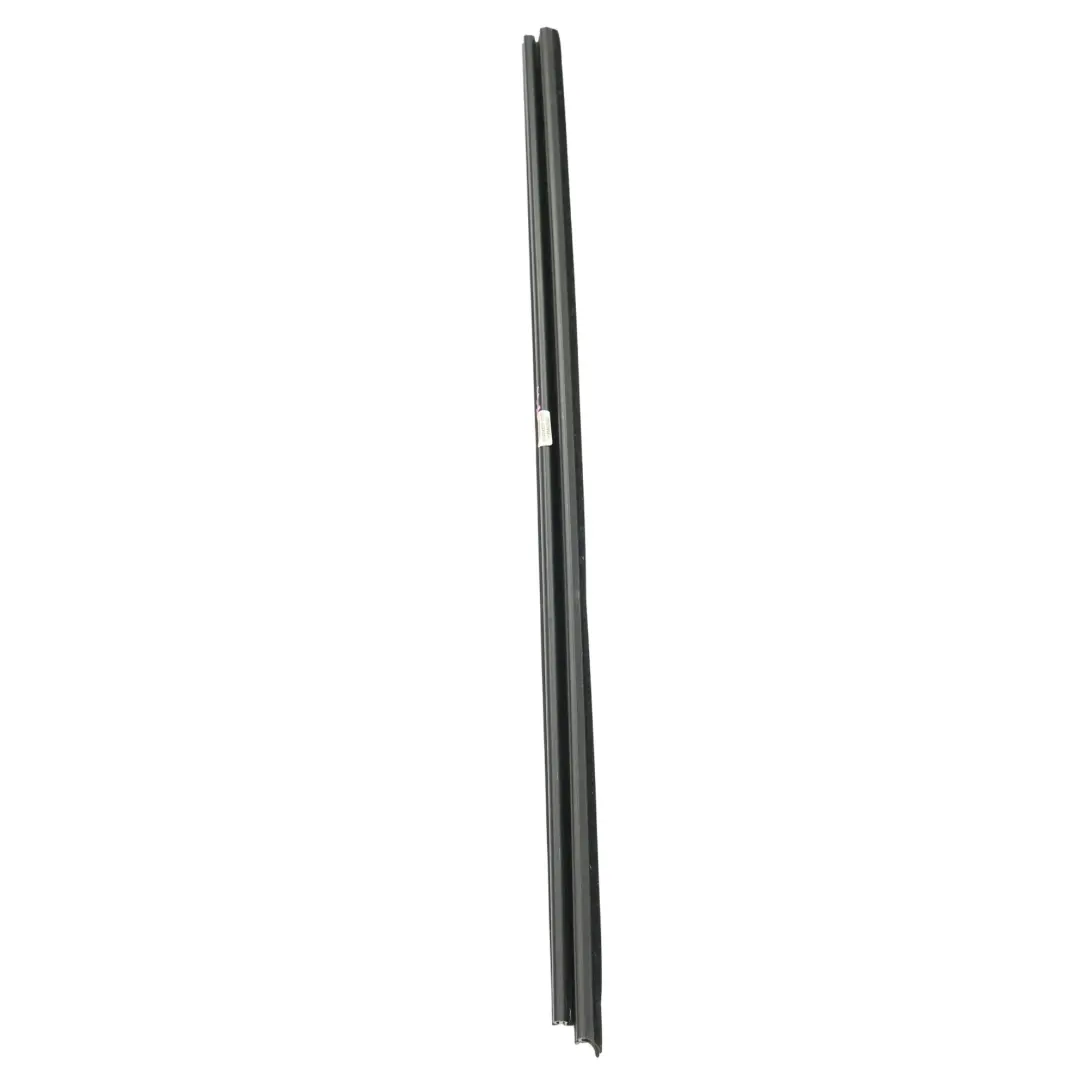 Guarnizione Porta Anteriore Destra per Volkswagen Passat B6 con numero di parte 3C4837472B Volkswagen Passat B6 Guarnizione Porta Anteriore Destra - SKU 3C4837472B - Numero di parte 3C4837472B