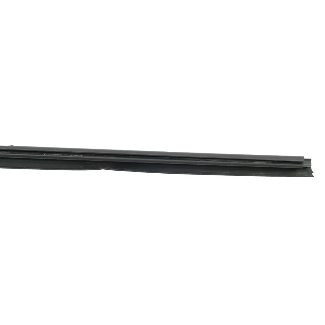 Guarnizione Porta Anteriore Destra per Volkswagen Passat B6 con numero di parte 3C4837472B Volkswagen Passat B6 Guarnizione Porta Anteriore Destra - SKU 3C4837472B - Numero di parte 3C4837472B
