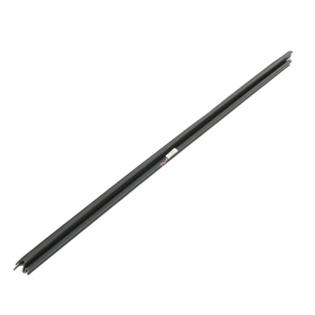 Guarnizione Porta Anteriore Destra per Volkswagen Passat B6 con numero di parte 3C4837472B Volkswagen Passat B6 Guarnizione Porta Anteriore Destra - SKU 3C4837472B - Numero di parte 3C4837472B