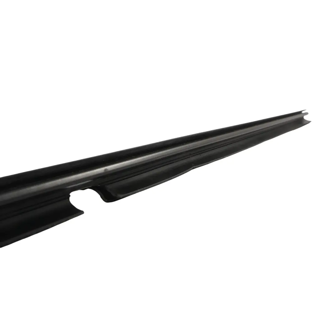Uszczelka Szyby Tylna Wewnętrzna Prawa do Volkswagen Passat B6 o numerze 3C5839472B Volkswagen Passat B6 Uszczelka Szyby Tylna Wewnętrzna Prawa - SKU 3C5839472B - Numer Części 3C5839472B