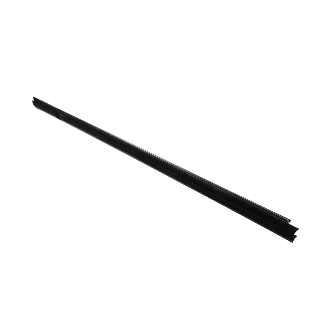 Joint Ouverture Vitre Arrière Intérieur Droit pour Volkswagen Passat B6 à propos du numéro de pièce 3C5839472B Volkswagen Passat B6 Joint Ouverture Vitre Arrière Intérieur Droit - SKU 3C5839472B - Numéro de pièce 3C5839472B