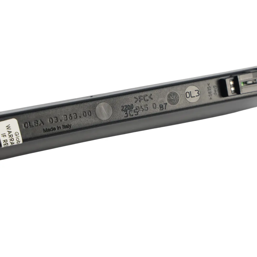 Luz Freno Tercera Stop Portón Trasero para Volkswagen Passat B6 con número de pieza 3C5945087 Volkswagen Passat B6 Luz Freno Tercera Stop Portón Trasero - SKU 3C5945087 - Número de pieza 3C5945087